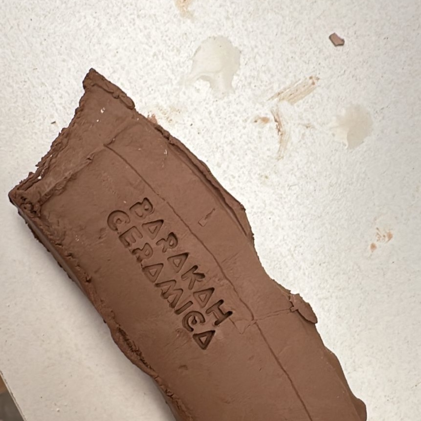 Sello personalizado para cerámica impreso en 3D con texto 'BARAKA CERAMICA'