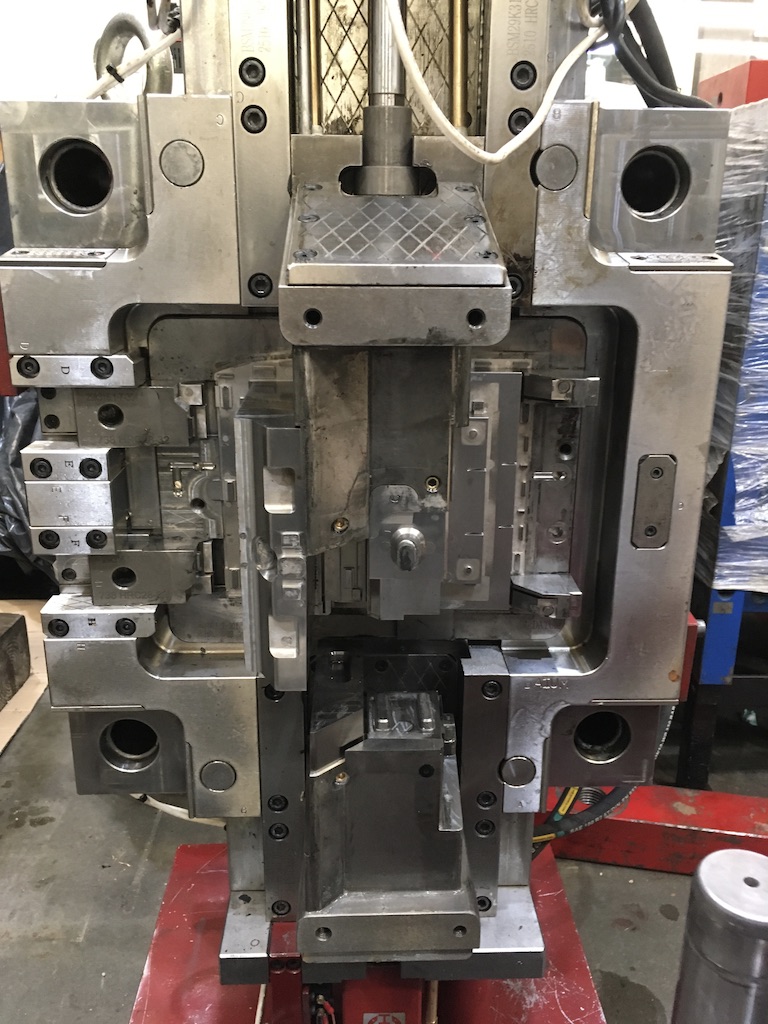 Molde industrial para fabricación de componentes metálicos